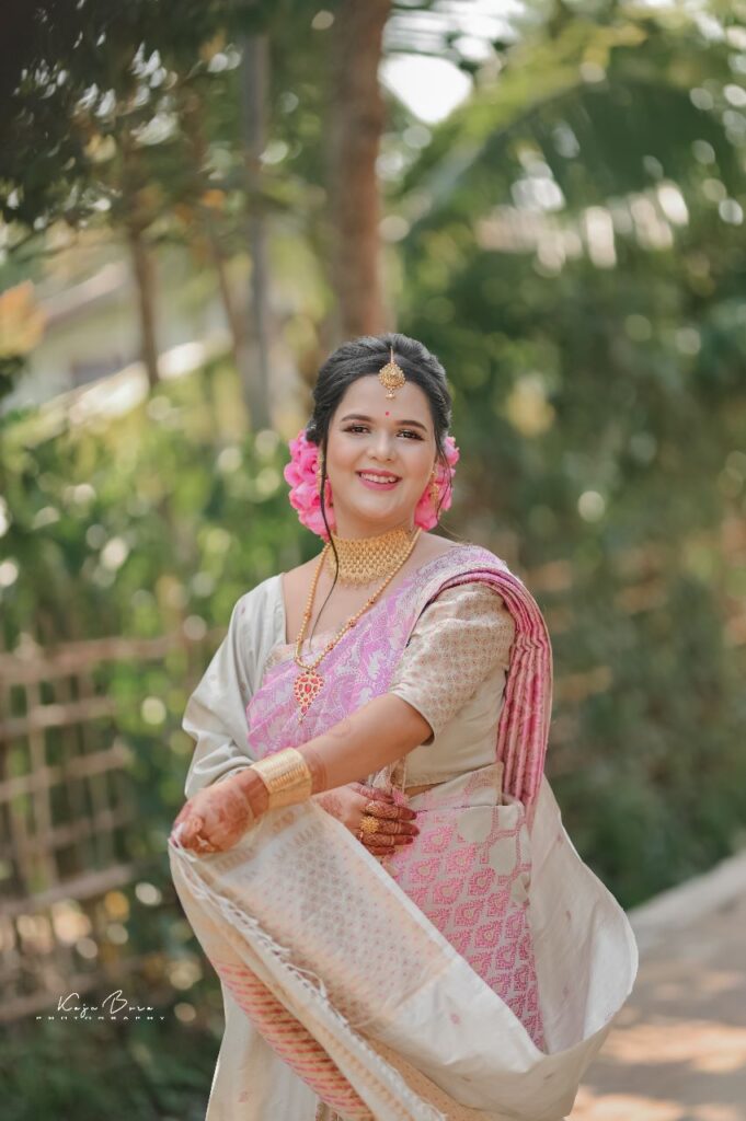 A smiling girl wearing a mekhela chador.
