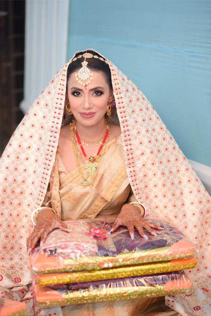Bride's makeup done by Pooja Bora.