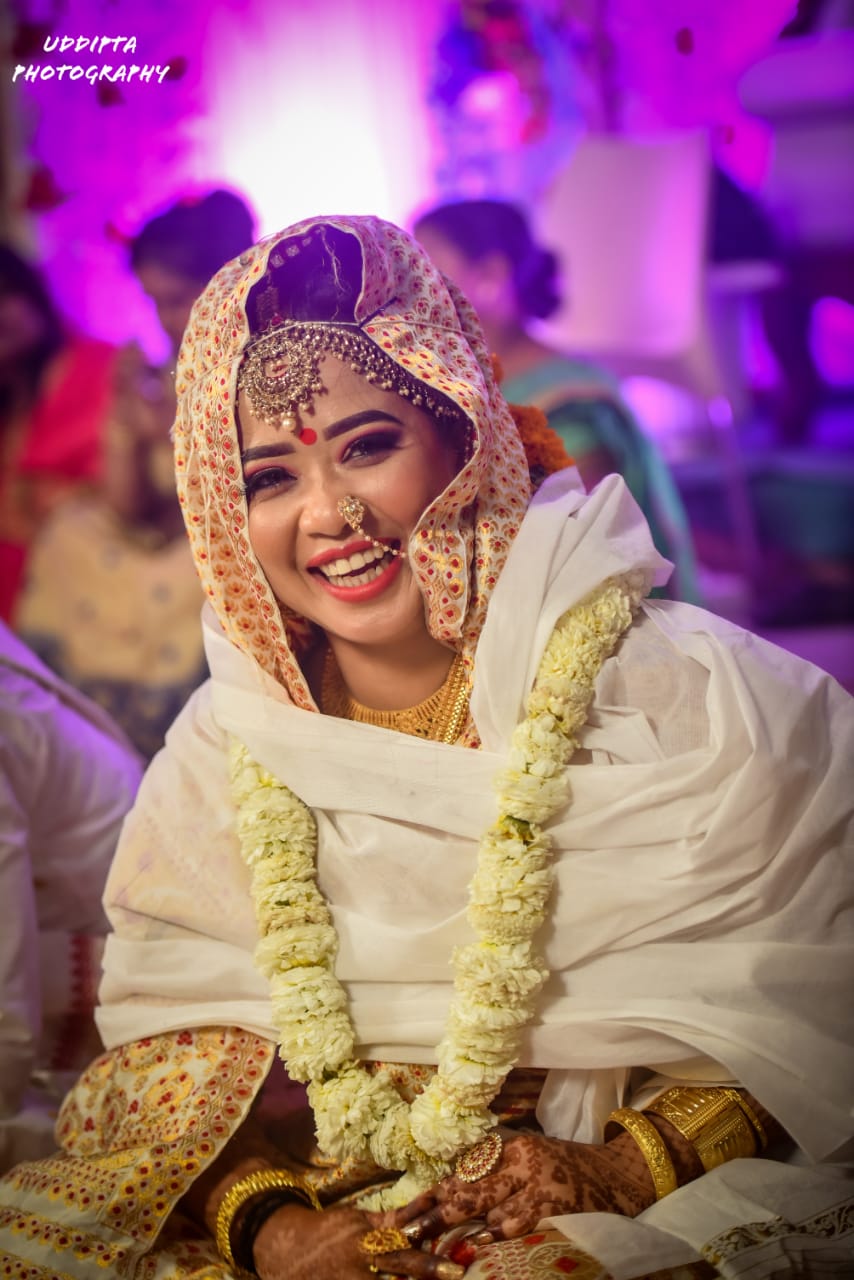 Diposting oleh @makeupartist_mantudeka_: My makeover for beautiful  @udiptya_bhattacharya#wedding #weddingdress #weddingphotography #reception  #looks #assamese #bride #dress #mekhalachador #assamsilk #jewellery #makeup  - Pixwox