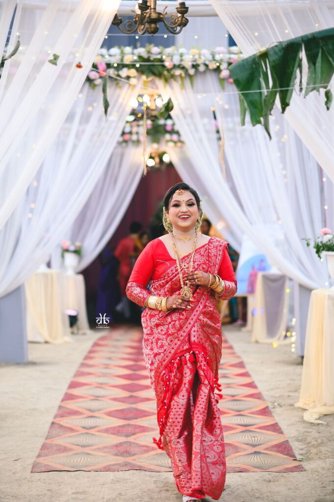 A smiling bride standing on the decorated way.