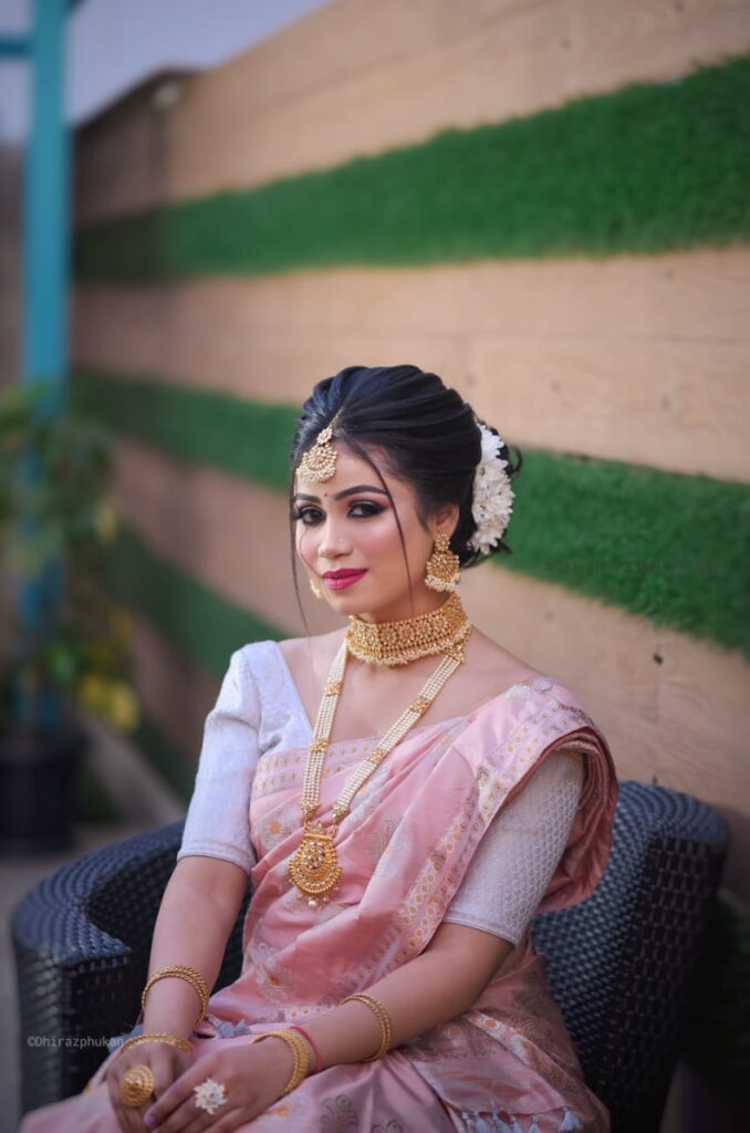 Girl wearing a traditional style mekhela chador.