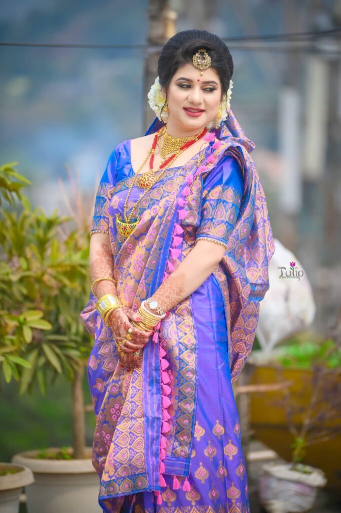 Girl wearing a blue mekhela chador.